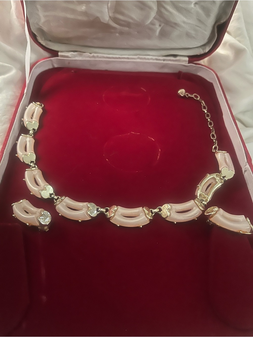 Elegant Pink Enamel and Gold-Tone Women’s Necklace and clip on earrings vintage